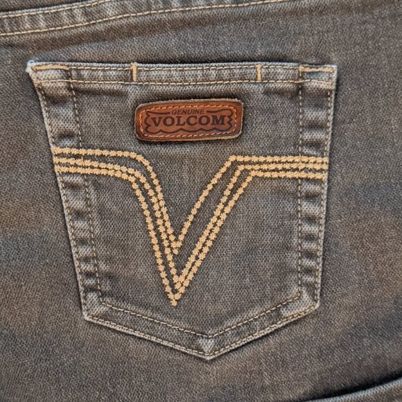 Vintage Y2K Volcom Stone Distressed Low Rise Shorts - Size 7 - Picture 7 of 7